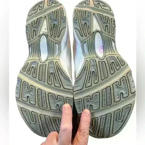 Women’s New Balance 608 White Pink Leather‎ Size 11 Tennis Running Sneaker Shoe - Picture 8 of 9